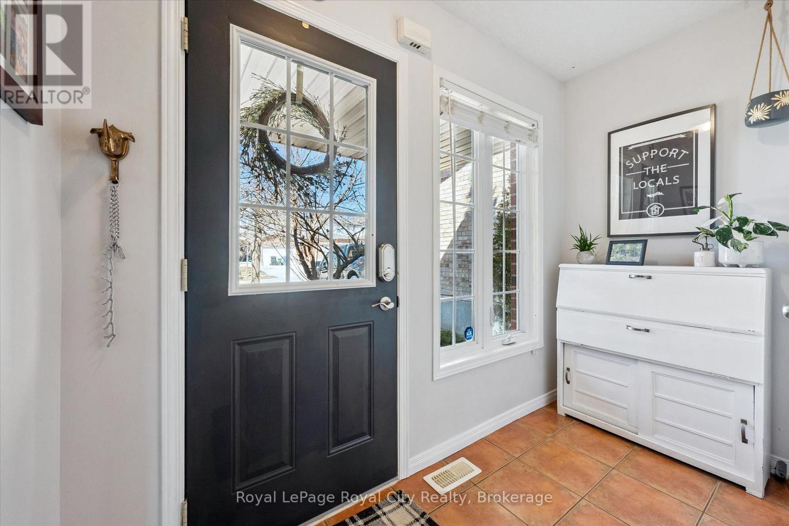 












11 WARREN STREET

,
Guelph (Grange Road),




Ontario
N1E7K4

