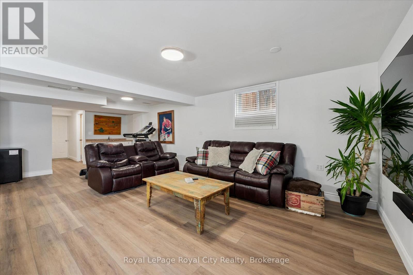 












11 WARREN STREET

,
Guelph (Grange Road),




Ontario
N1E7K4

