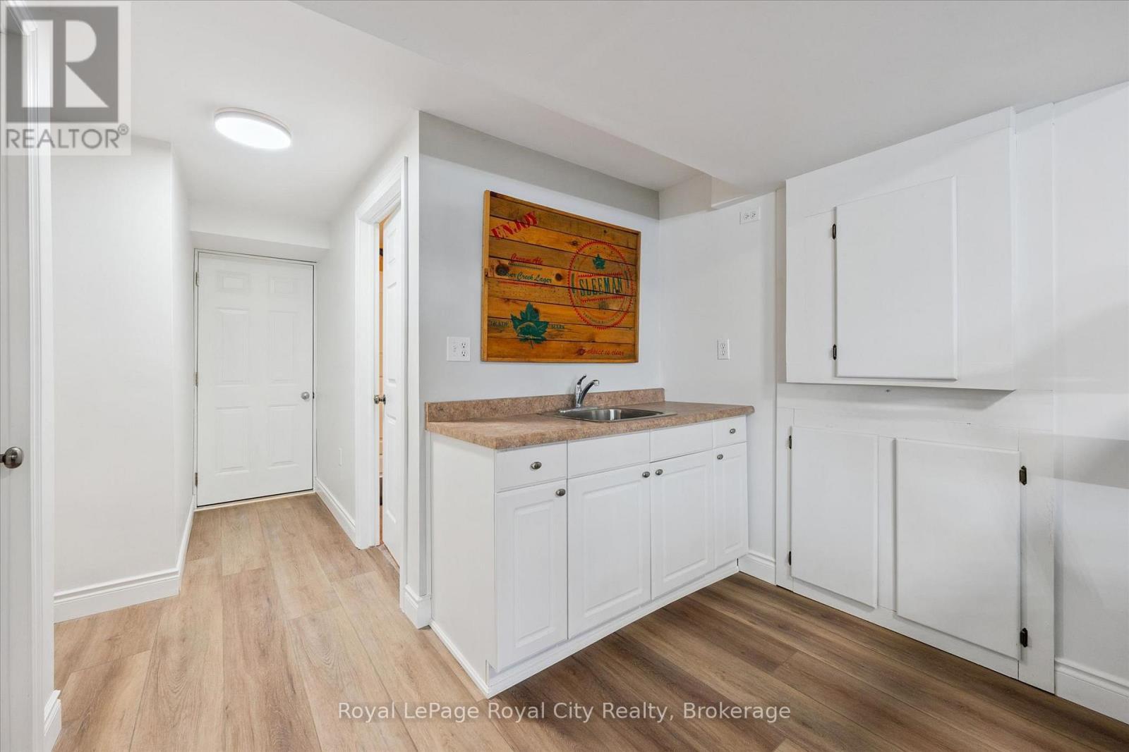 












11 WARREN STREET

,
Guelph (Grange Road),




Ontario
N1E7K4

