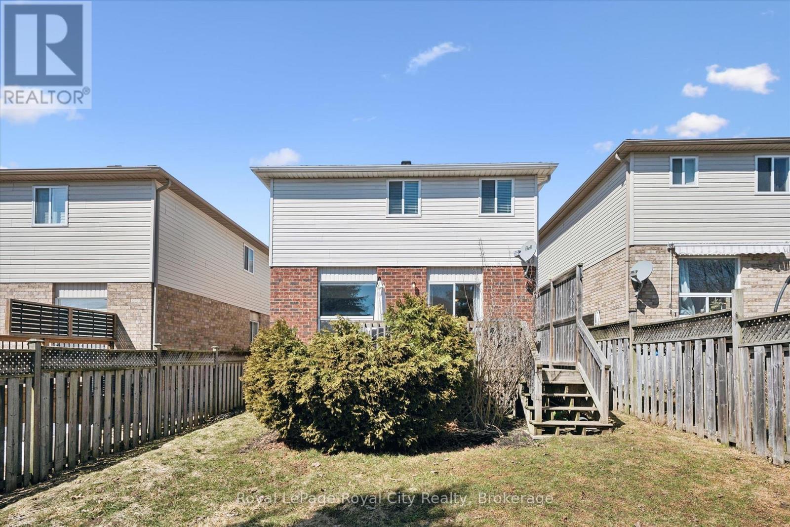 












11 WARREN STREET

,
Guelph (Grange Road),




Ontario
N1E7K4

