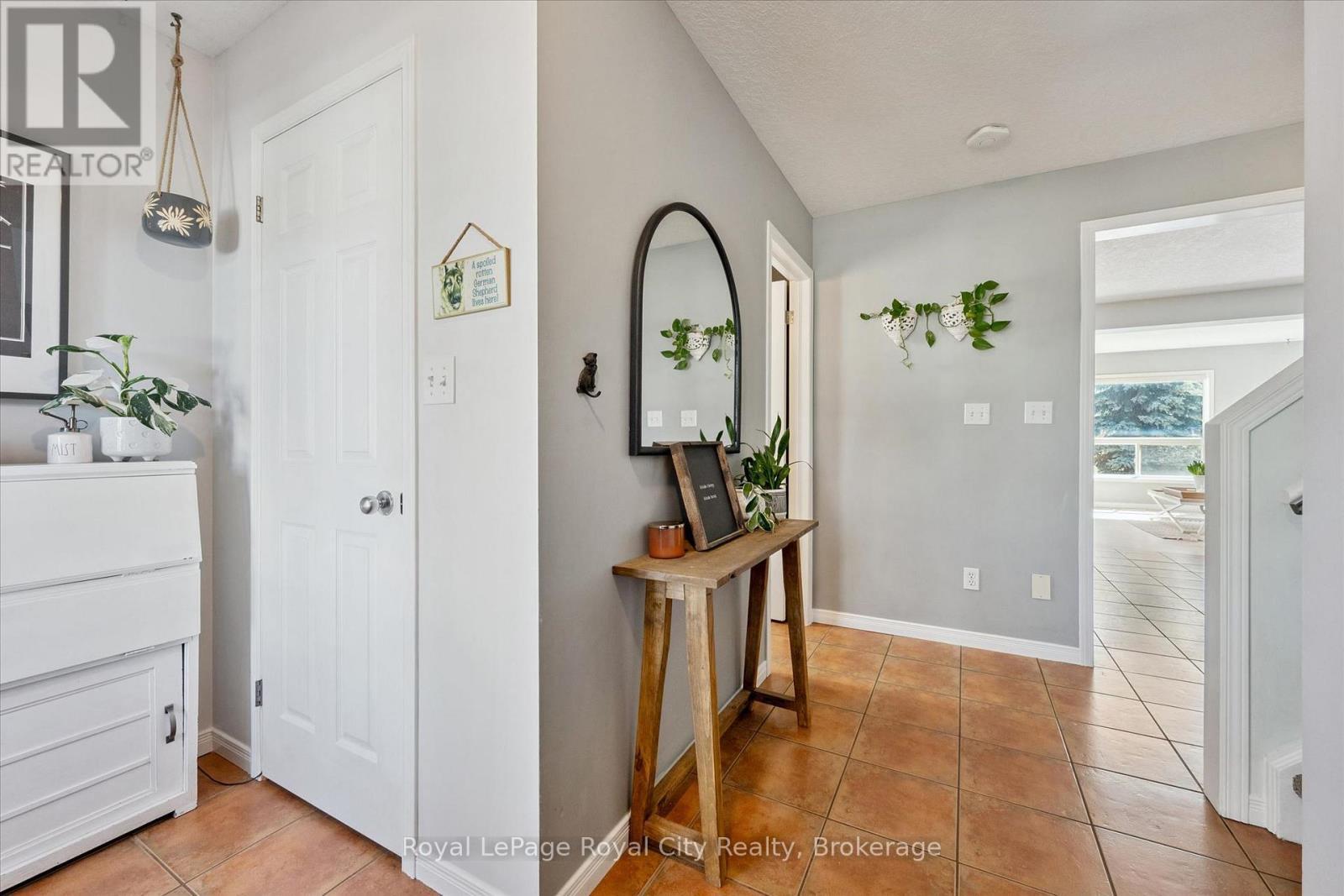 












11 WARREN STREET

,
Guelph (Grange Road),




Ontario
N1E7K4

