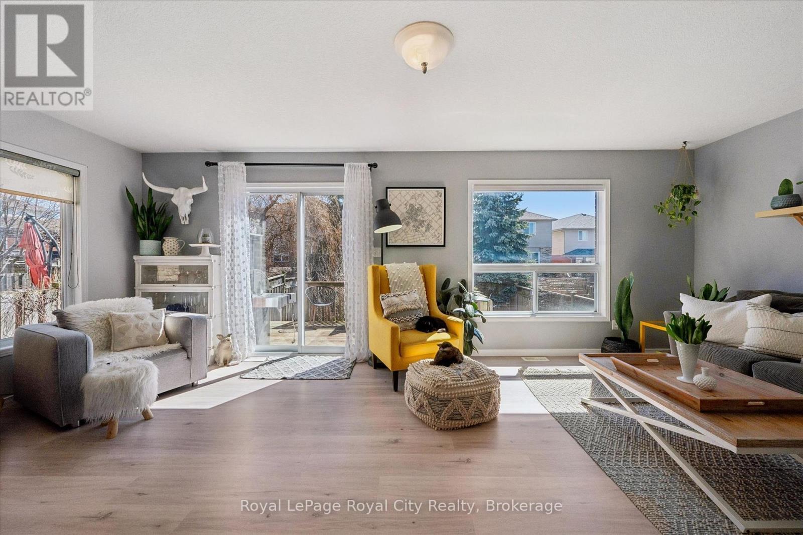 












11 WARREN STREET

,
Guelph (Grange Road),




Ontario
N1E7K4

