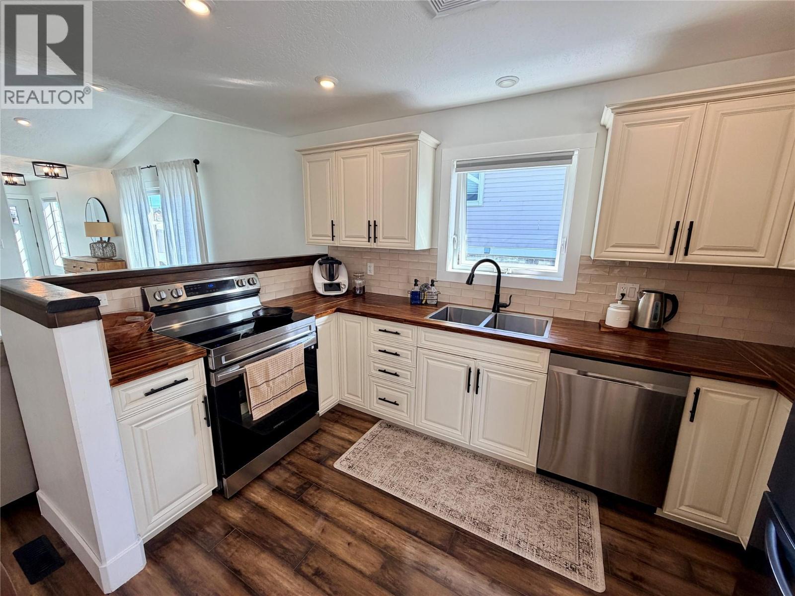 












1327 101 Avenue

,
Dawson Creek,




British Columbia
V1G2A4

