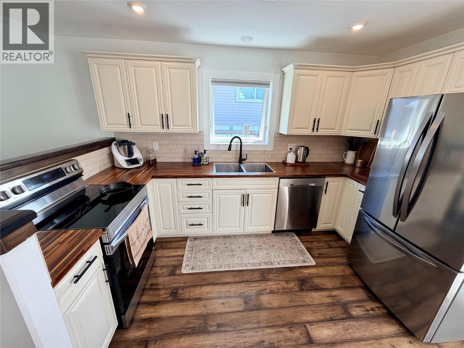 












1327 101 Avenue

,
Dawson Creek,




British Columbia
V1G2A4

