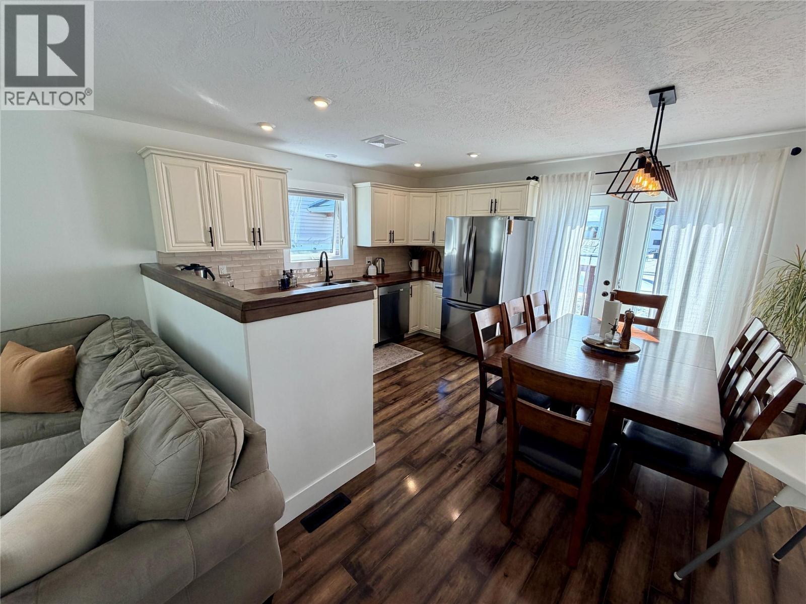 












1327 101 Avenue

,
Dawson Creek,




British Columbia
V1G2A4

