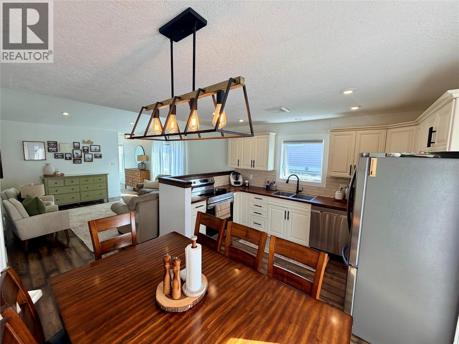 












1327 101 Avenue

,
Dawson Creek,




British Columbia
V1G2A4

