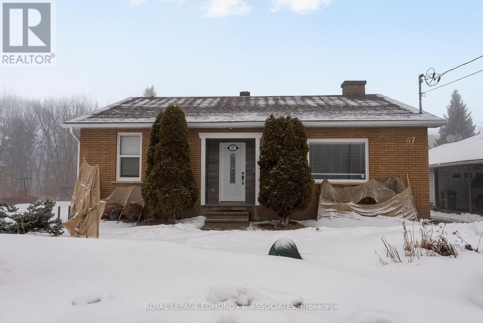 












87 DICKSON STREET

,
Pembroke,




Ontario
K8A2W8

