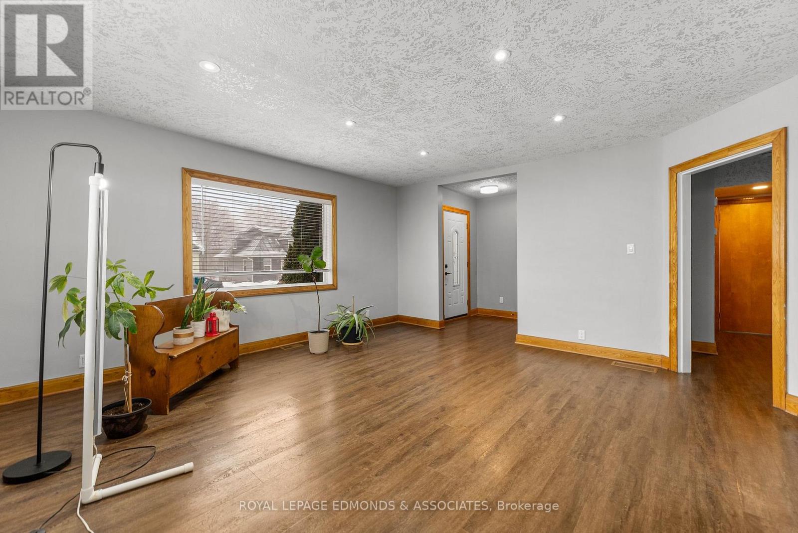 












87 DICKSON STREET

,
Pembroke,




Ontario
K8A2W8

