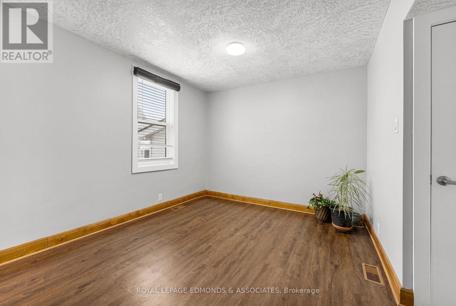












87 DICKSON STREET

,
Pembroke,




Ontario
K8A2W8

