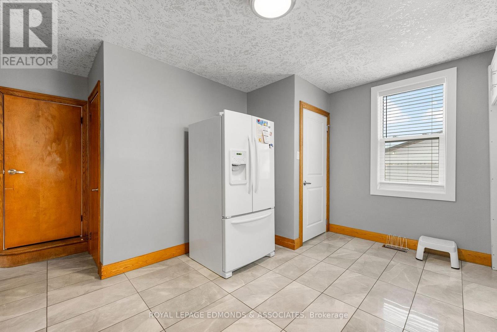












87 DICKSON STREET

,
Pembroke,




Ontario
K8A2W8


