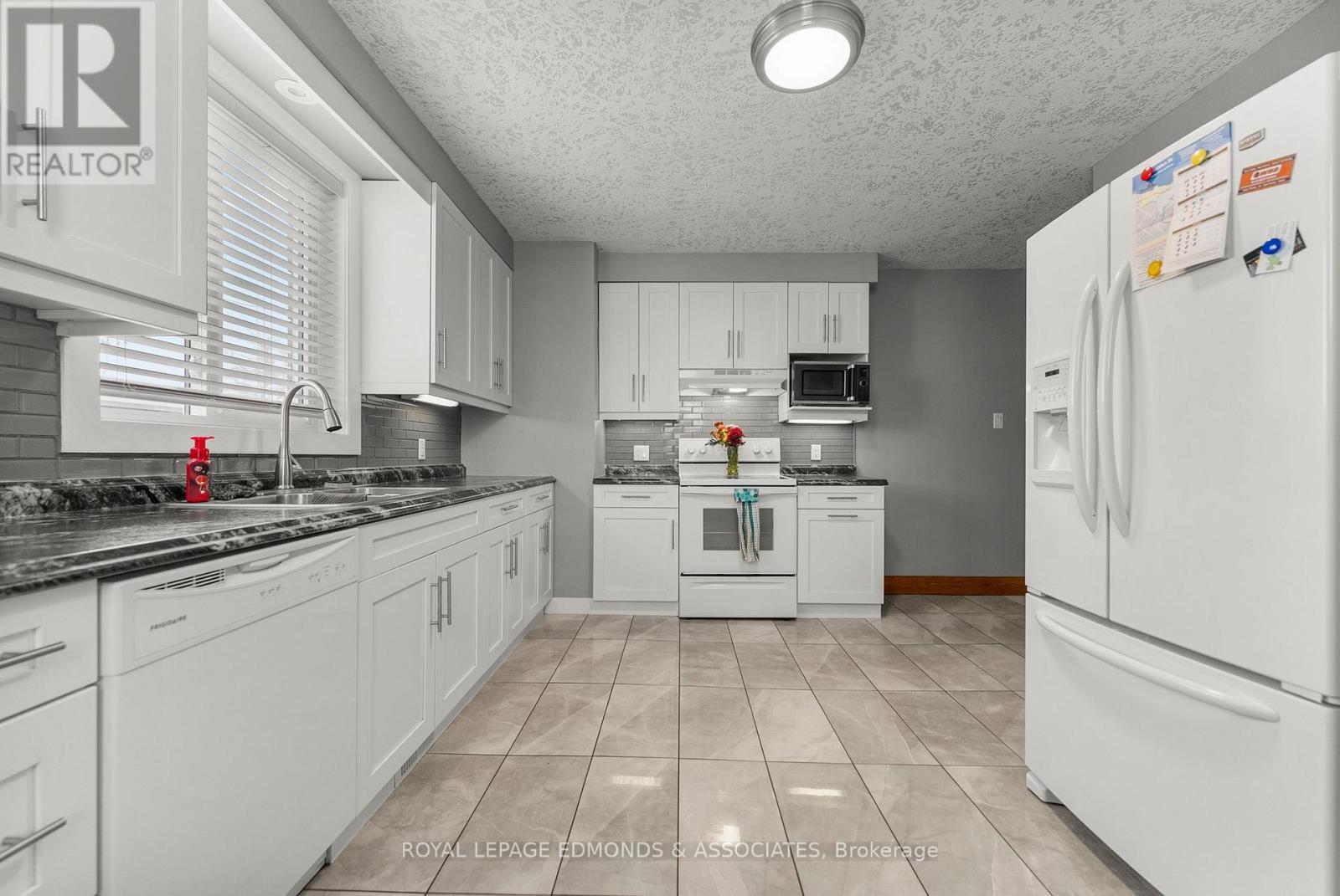 












87 DICKSON STREET

,
Pembroke,




Ontario
K8A2W8

