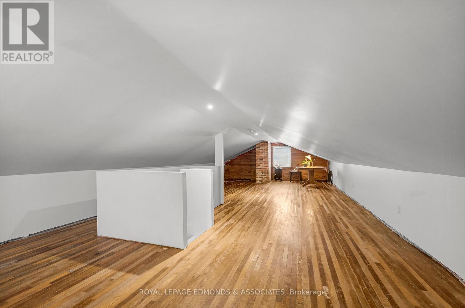 












87 DICKSON STREET

,
Pembroke,




Ontario
K8A2W8

