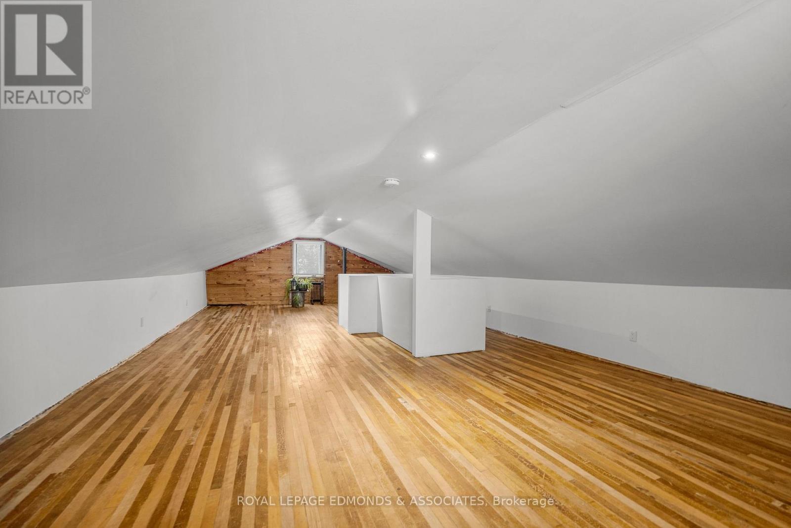 












87 DICKSON STREET

,
Pembroke,




Ontario
K8A2W8

