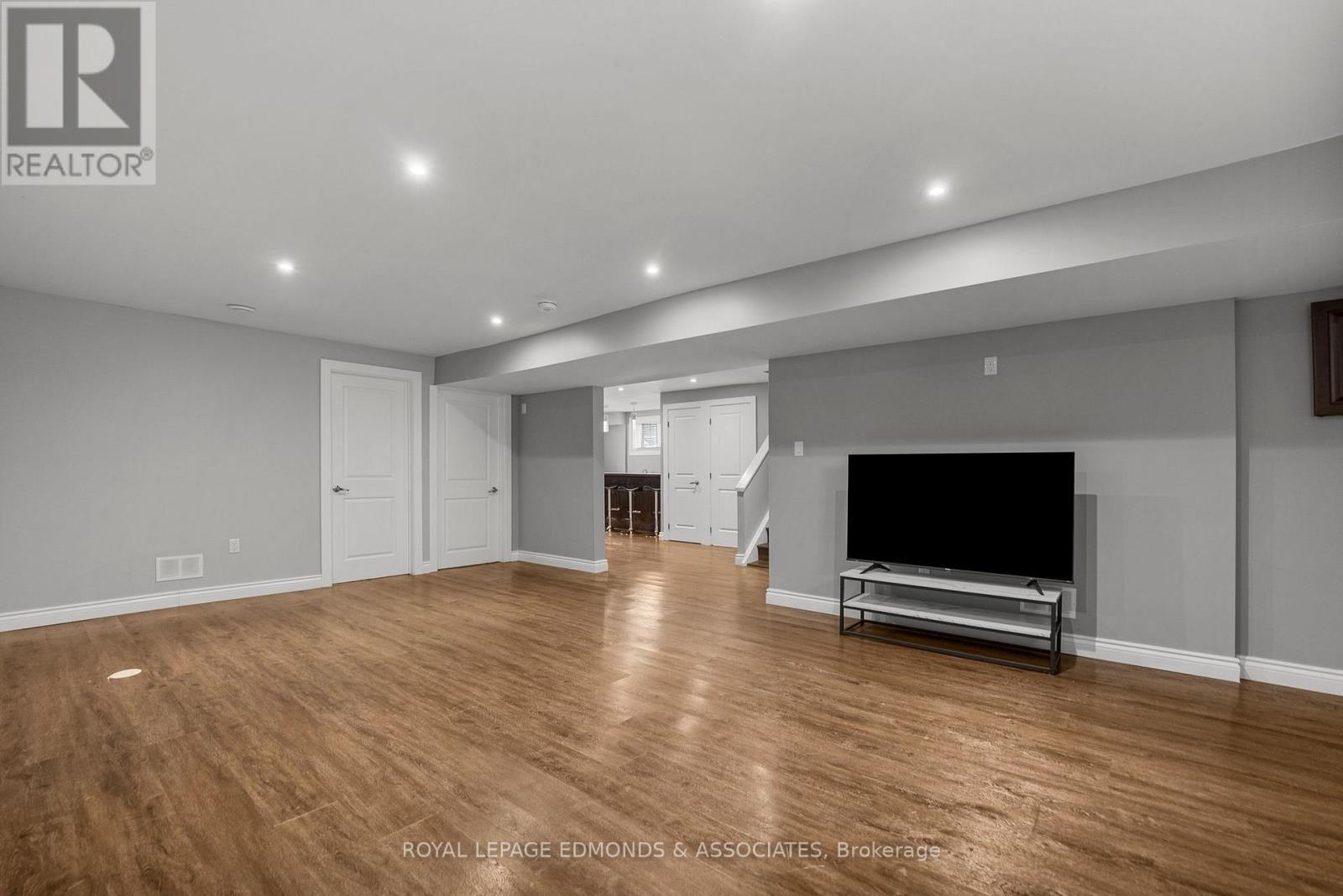 












87 DICKSON STREET

,
Pembroke,




Ontario
K8A2W8


