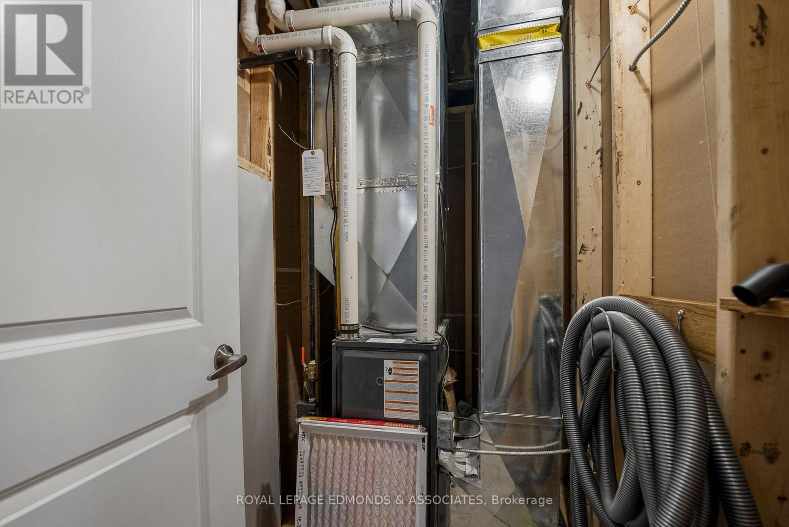 












87 DICKSON STREET

,
Pembroke,




Ontario
K8A2W8

