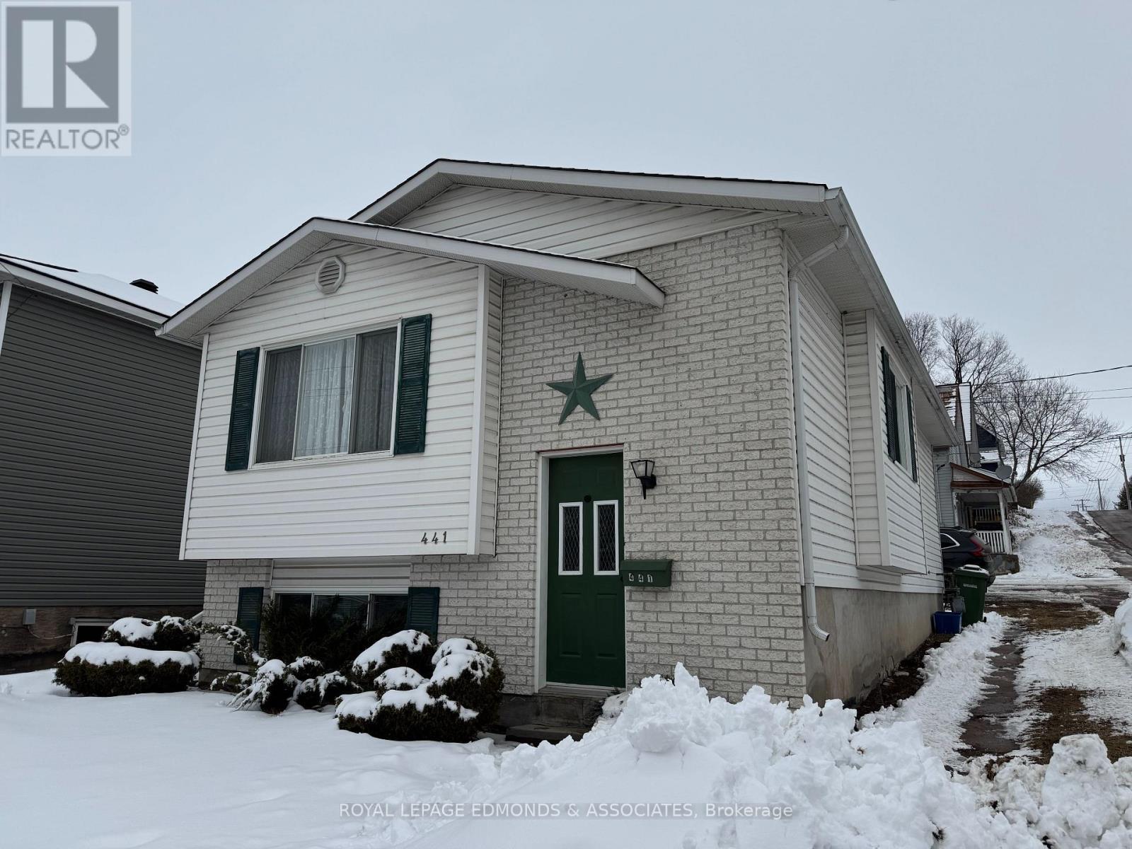 












441 MACKAY STREET

,
Pembroke,




Ontario
K8A1E3

