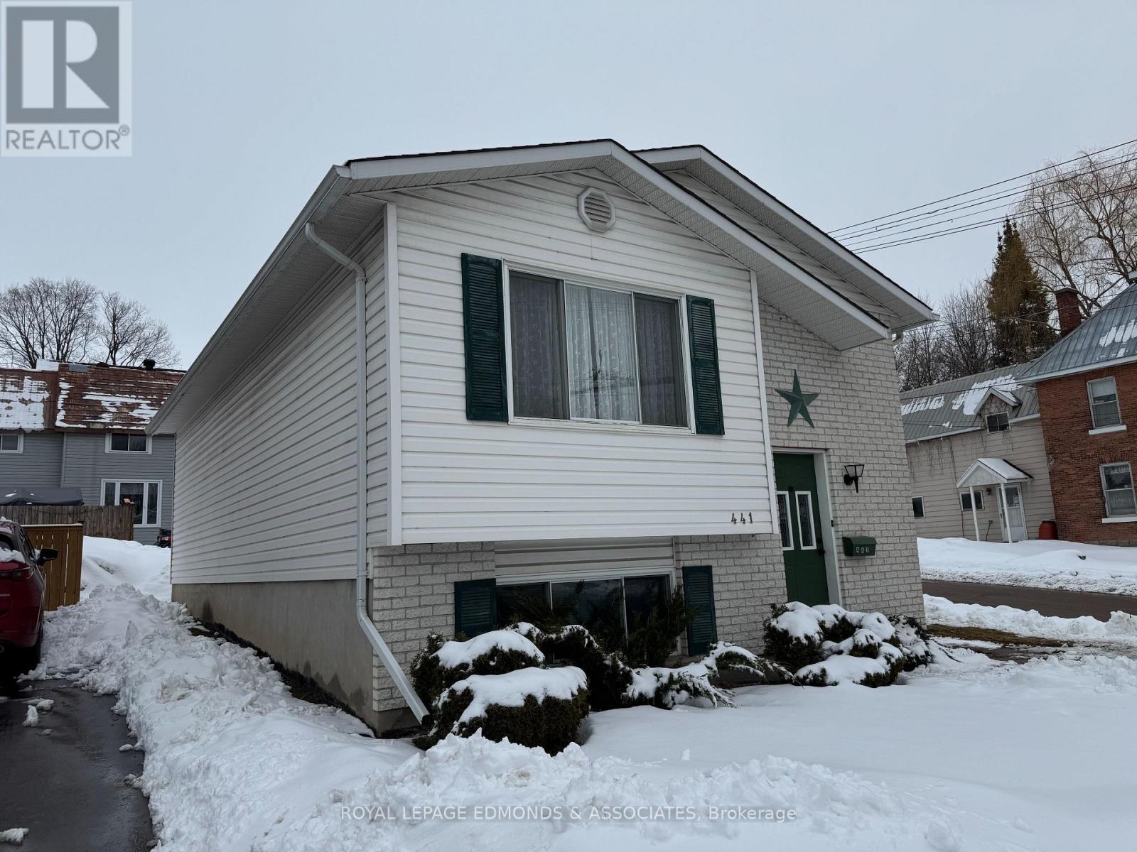 












441 MACKAY STREET

,
Pembroke,




Ontario
K8A1E3

