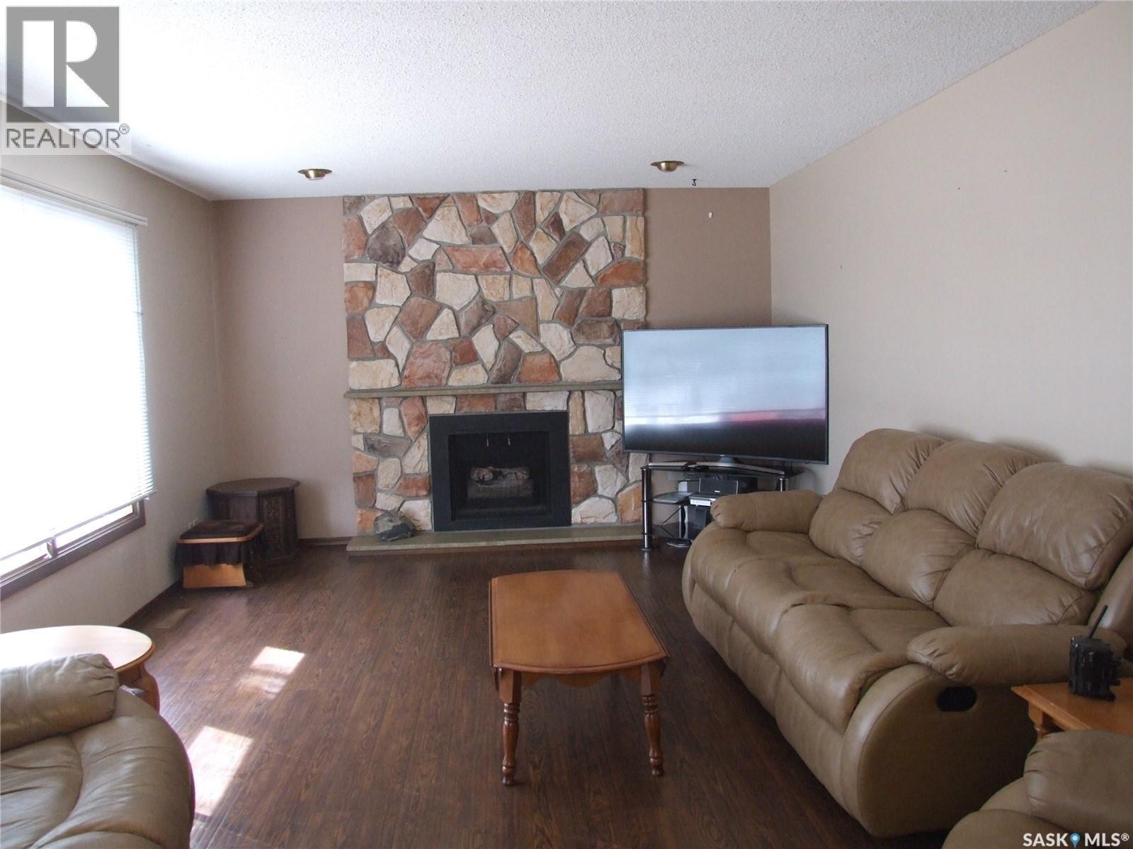 












301 5th STREET W

,
Leader,




Saskatchewan
S0N1H0

