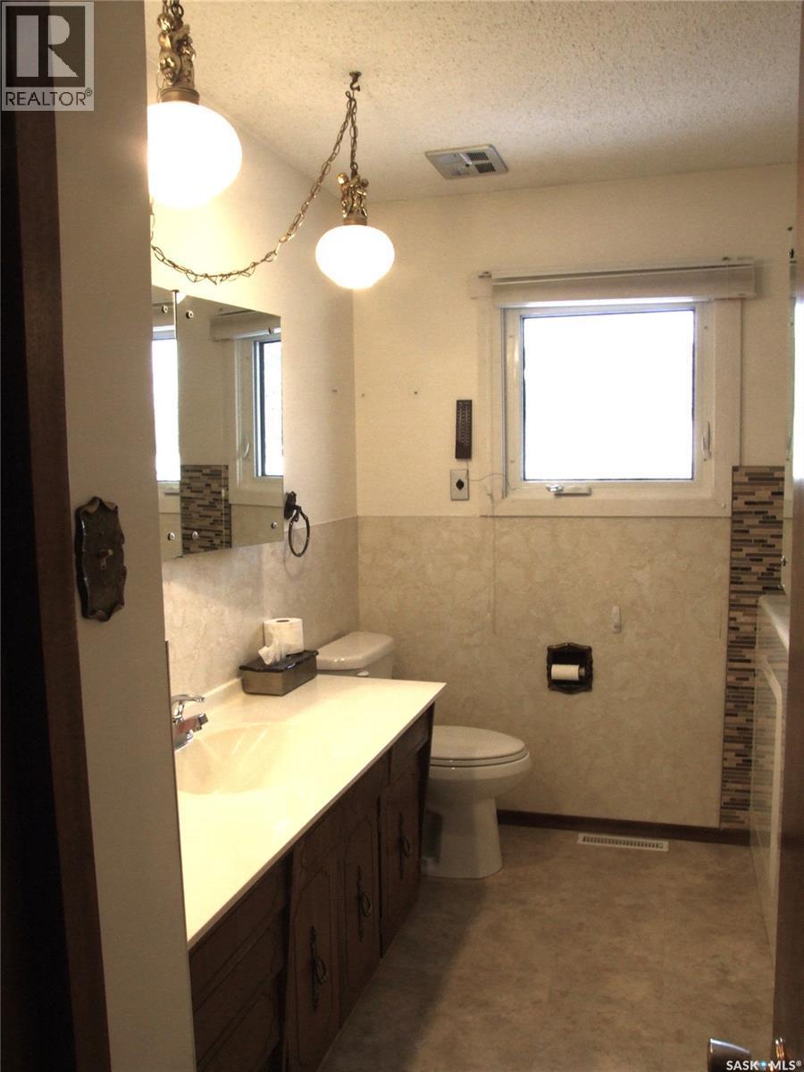 












301 5th STREET W

,
Leader,




Saskatchewan
S0N1H0

