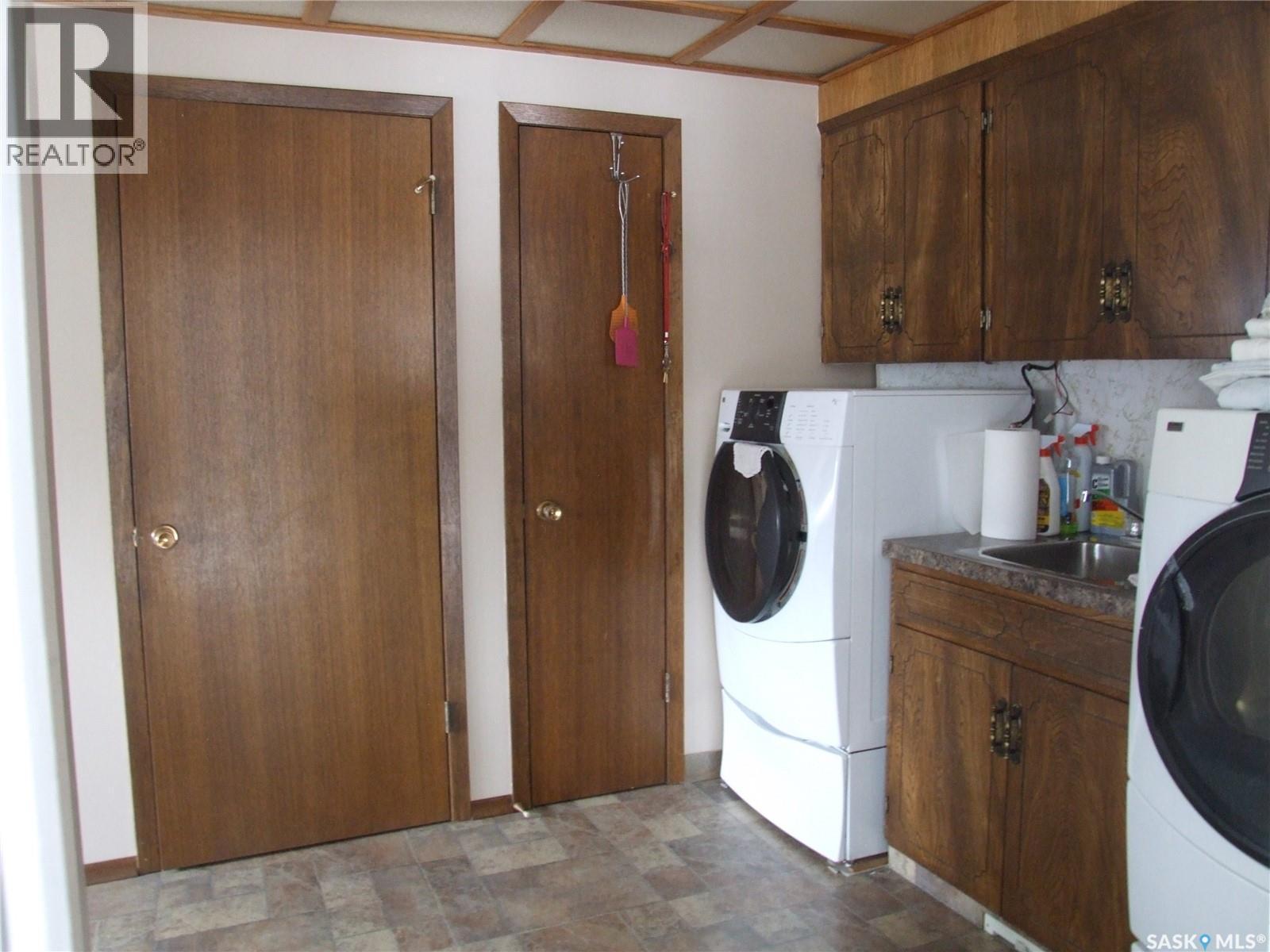 












301 5th STREET W

,
Leader,




Saskatchewan
S0N1H0


