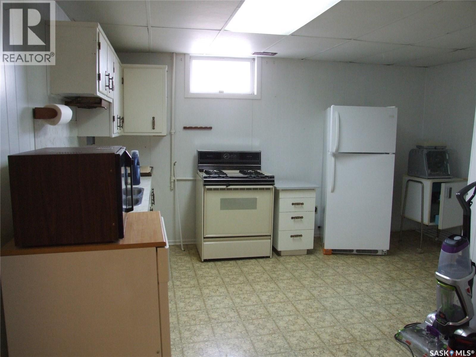 












301 5th STREET W

,
Leader,




Saskatchewan
S0N1H0

