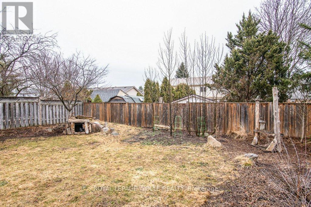 












236 DARTMOOR CRESCENT

,
Waterloo,




Ontario
N2K2S9

