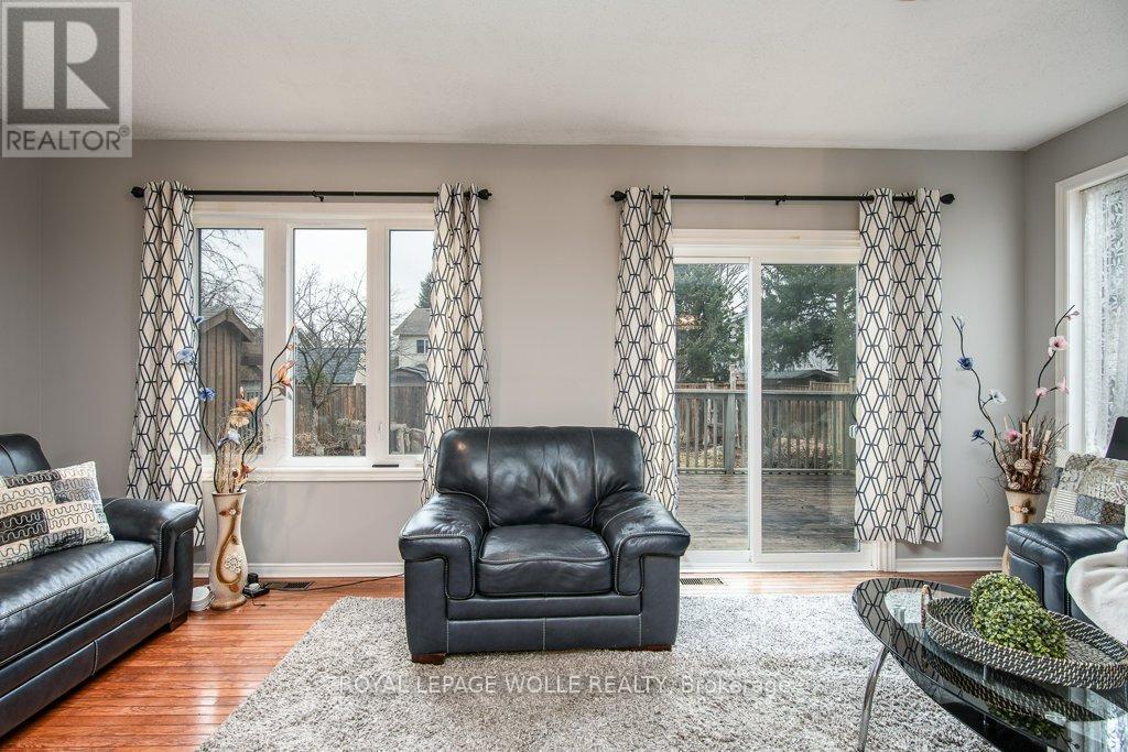 












236 DARTMOOR CRESCENT

,
Waterloo,




Ontario
N2K2S9

