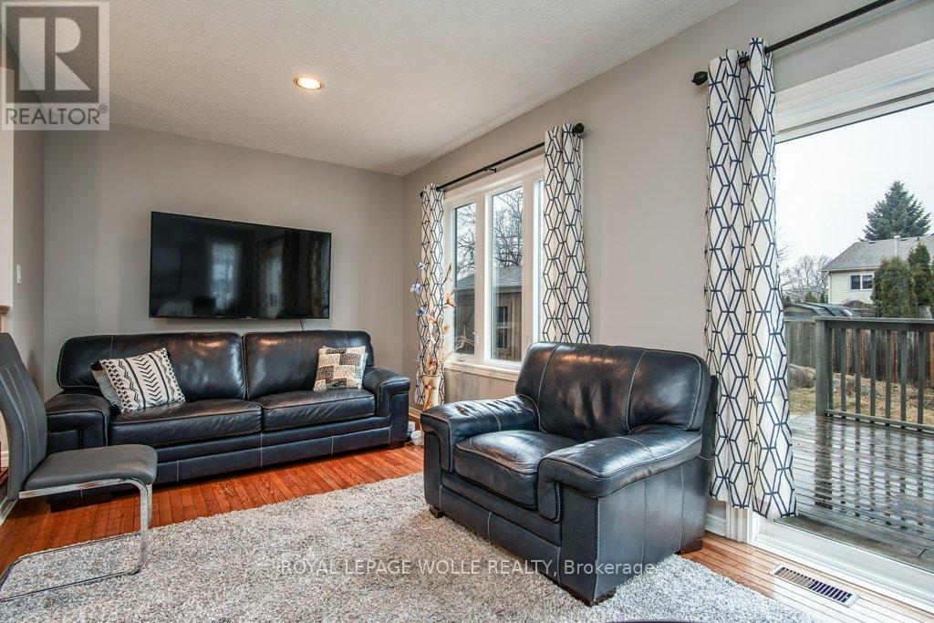 












236 DARTMOOR CRESCENT

,
Waterloo,




Ontario
N2K2S9

