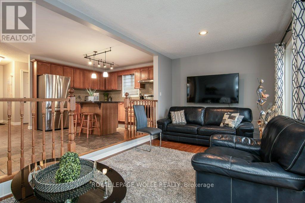 












236 DARTMOOR CRESCENT

,
Waterloo,




Ontario
N2K2S9

