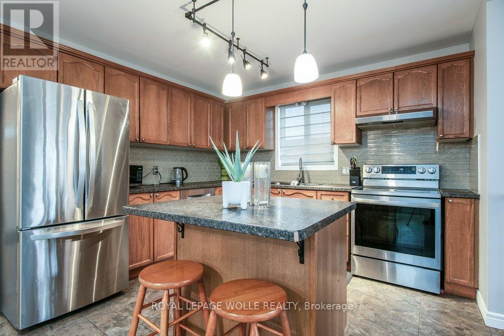 












236 DARTMOOR CRESCENT

,
Waterloo,




Ontario
N2K2S9

