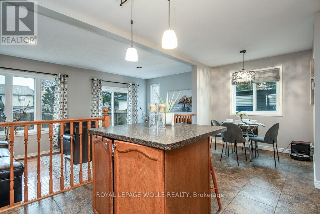 












236 DARTMOOR CRESCENT

,
Waterloo,




Ontario
N2K2S9

