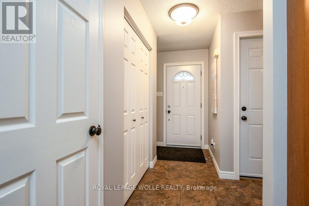 












236 DARTMOOR CRESCENT

,
Waterloo,




Ontario
N2K2S9

