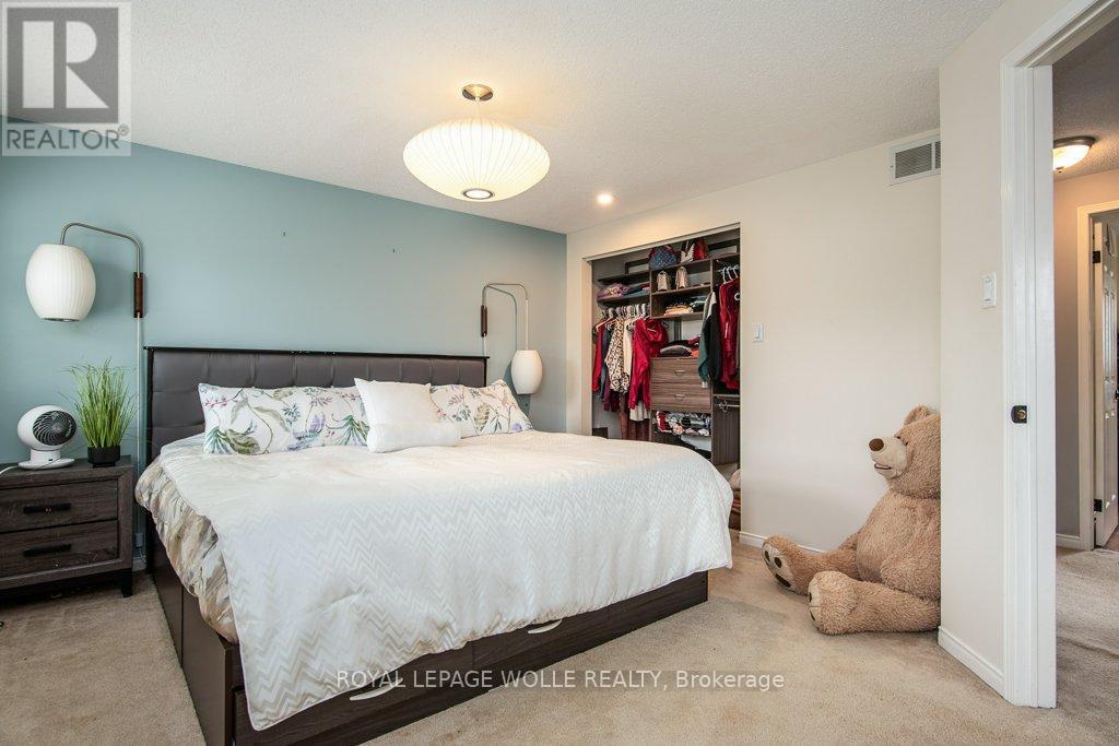 












236 DARTMOOR CRESCENT

,
Waterloo,




Ontario
N2K2S9

