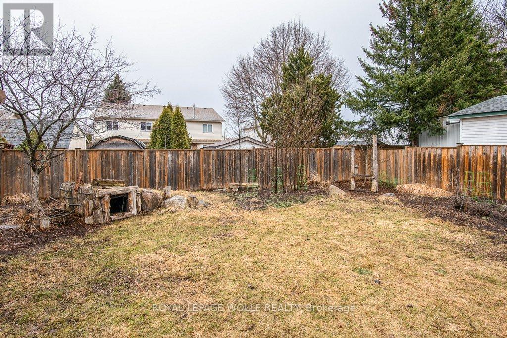 












236 DARTMOOR CRESCENT

,
Waterloo,




Ontario
N2K2S9

