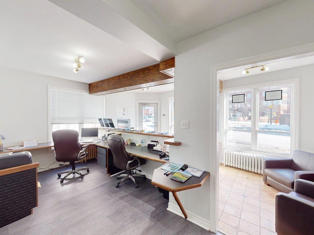 












163/165 Portland Street

,
Dartmouth,




NS
B2Y 1J2

