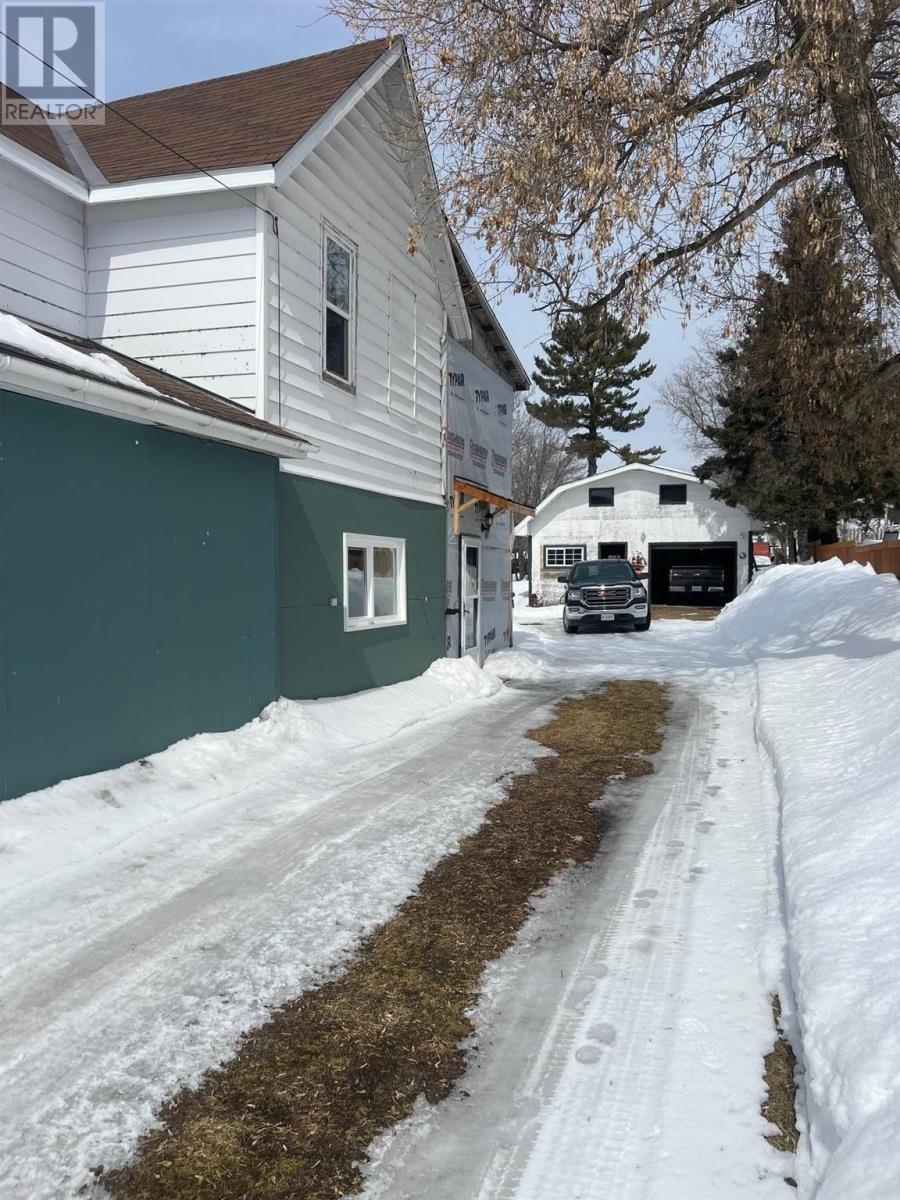 












18 Maple ST

,
Thessalon,




Ontario
P0R1L0

