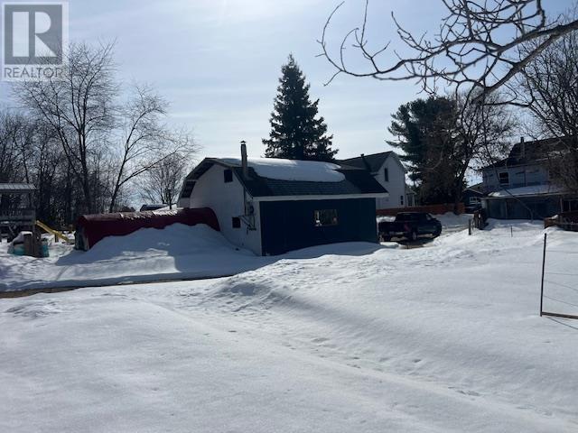 












18 Maple ST

,
Thessalon,




Ontario
P0R1L0

