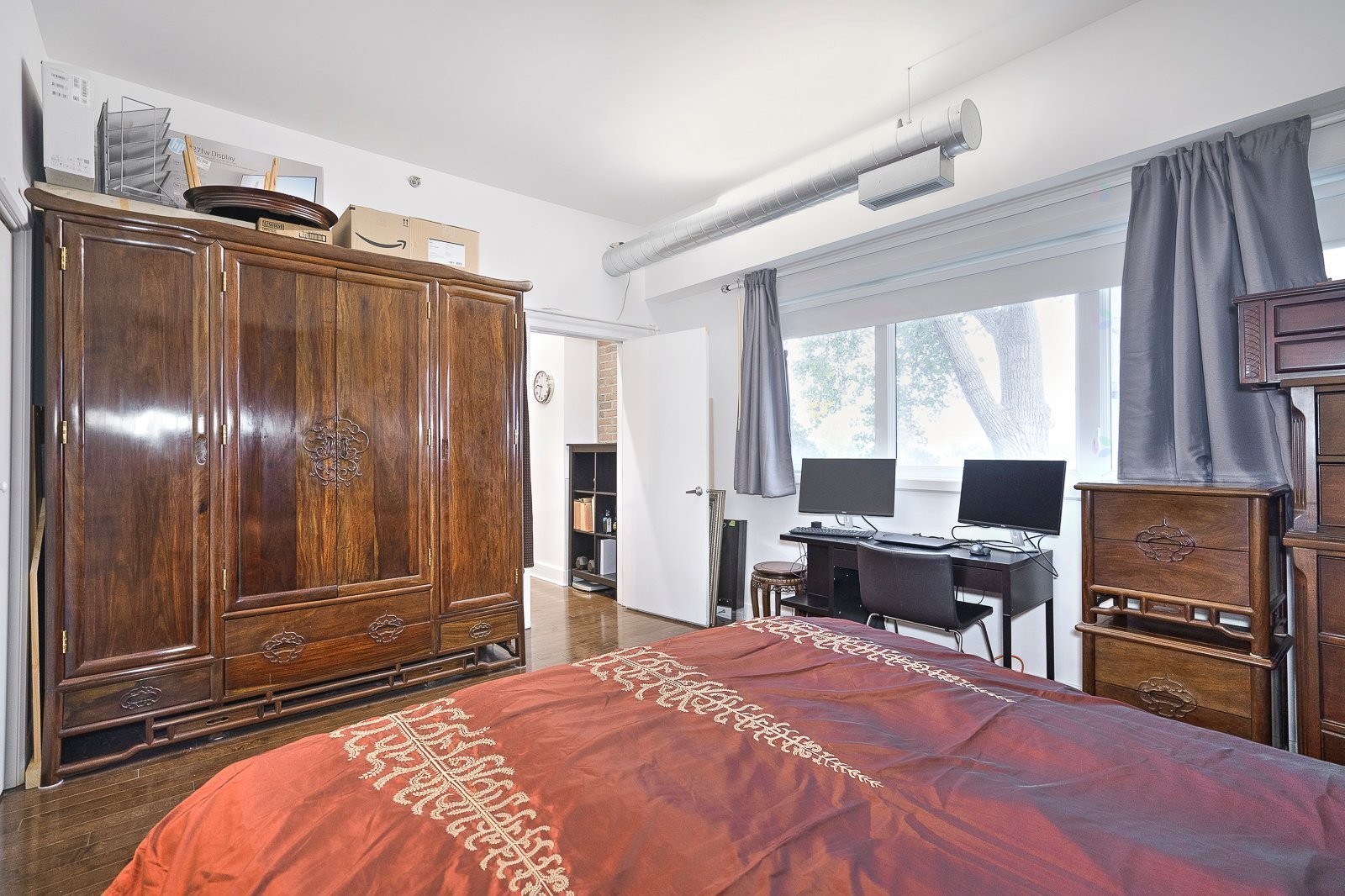 









2375


Av. Ekers

, 204,
Mont-Royal,




QC
H3S1C6

