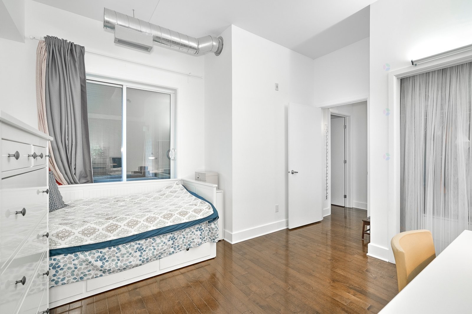 









2375


Av. Ekers

, 204,
Mont-Royal,




QC
H3S1C6

