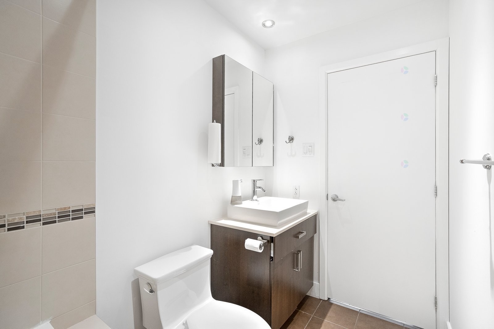 









2375


Av. Ekers

, 204,
Mont-Royal,




QC
H3S1C6

