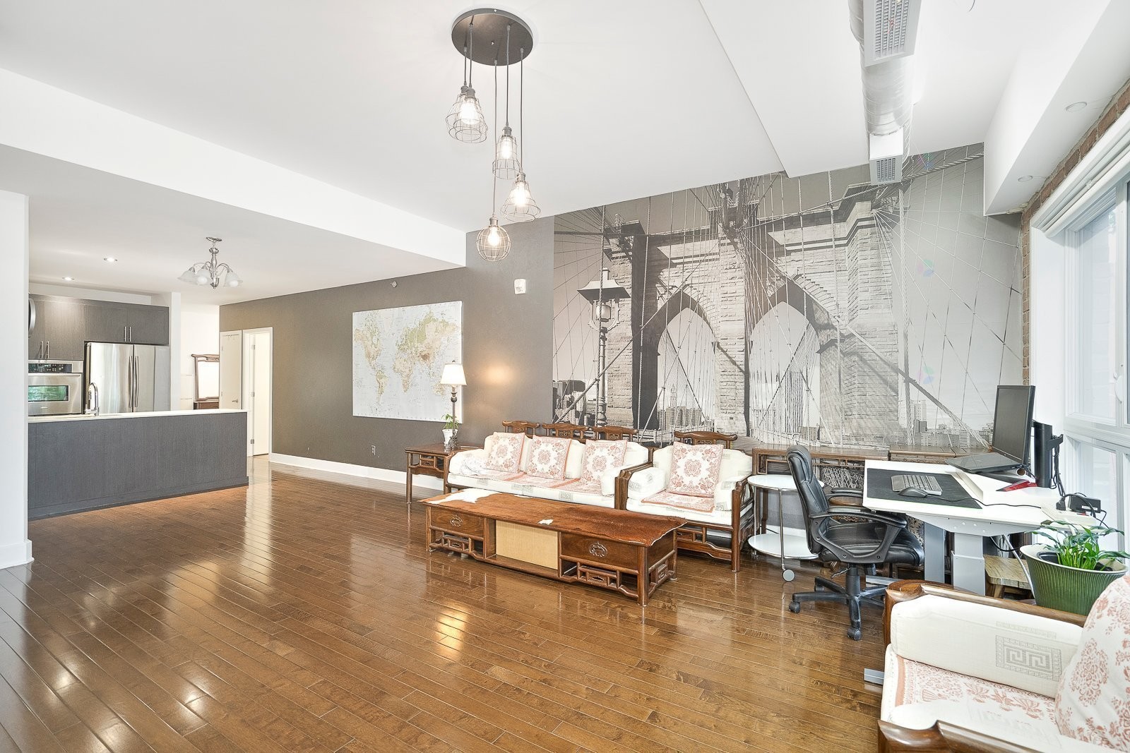 









2375


Av. Ekers

, 204,
Mont-Royal,




QC
H3S1C6

