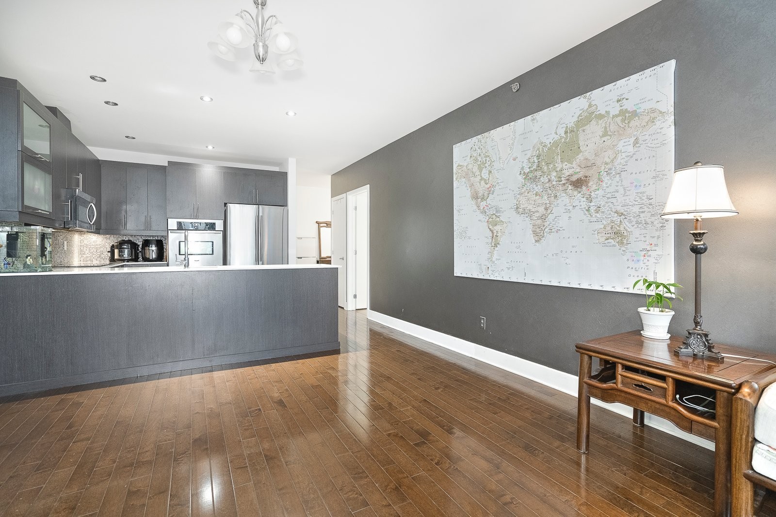 









2375


Av. Ekers

, 204,
Mont-Royal,




QC
H3S1C6

