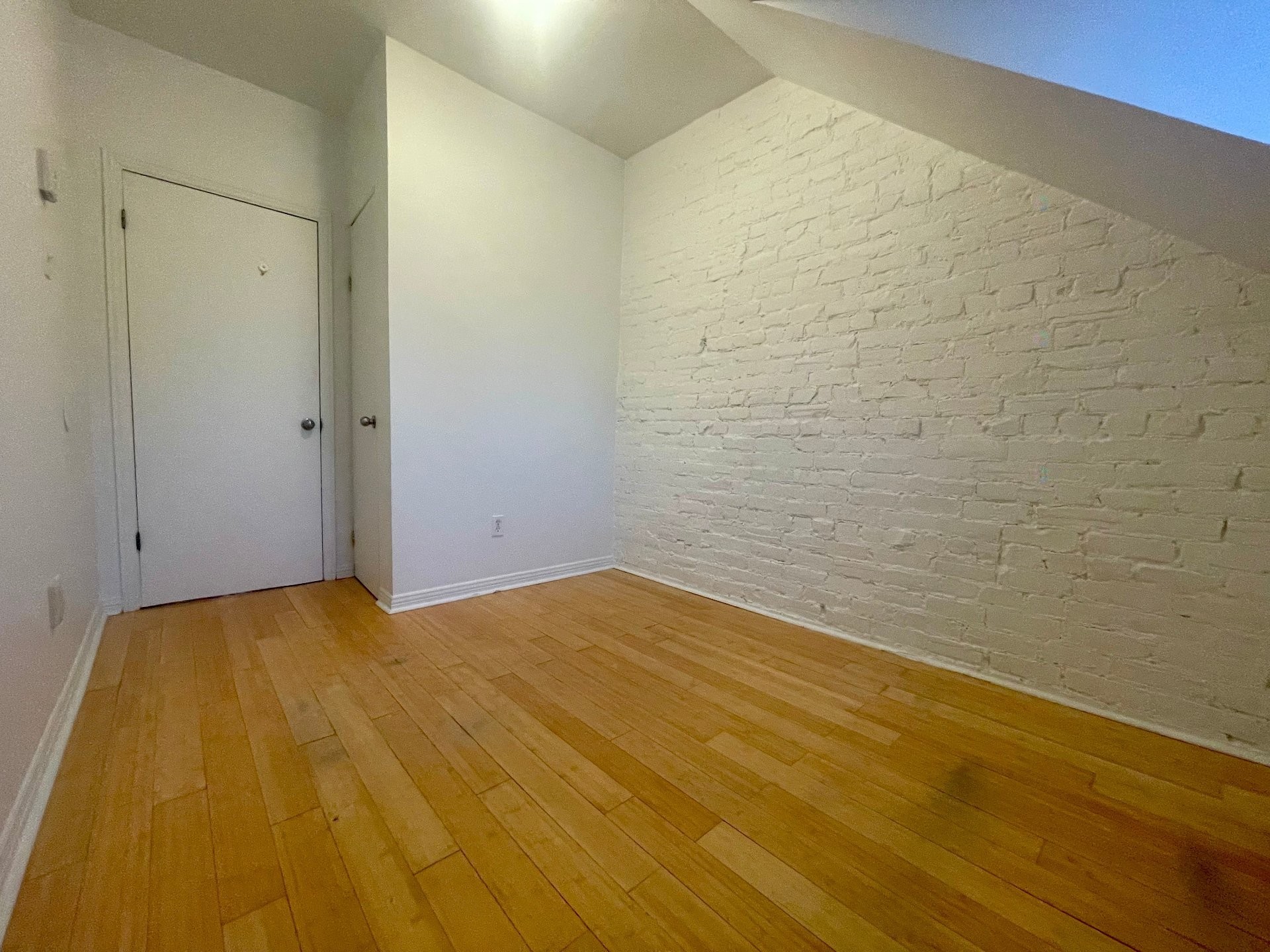 









1404


Rue St-Mathieu

, 3,
Montréal (Ville-Marie),




QC
H3H2H9

