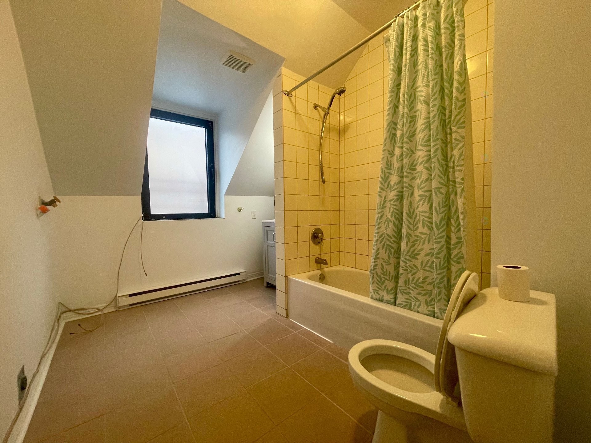 









1404


Rue St-Mathieu

, 3,
Montréal (Ville-Marie),




QC
H3H2H9

