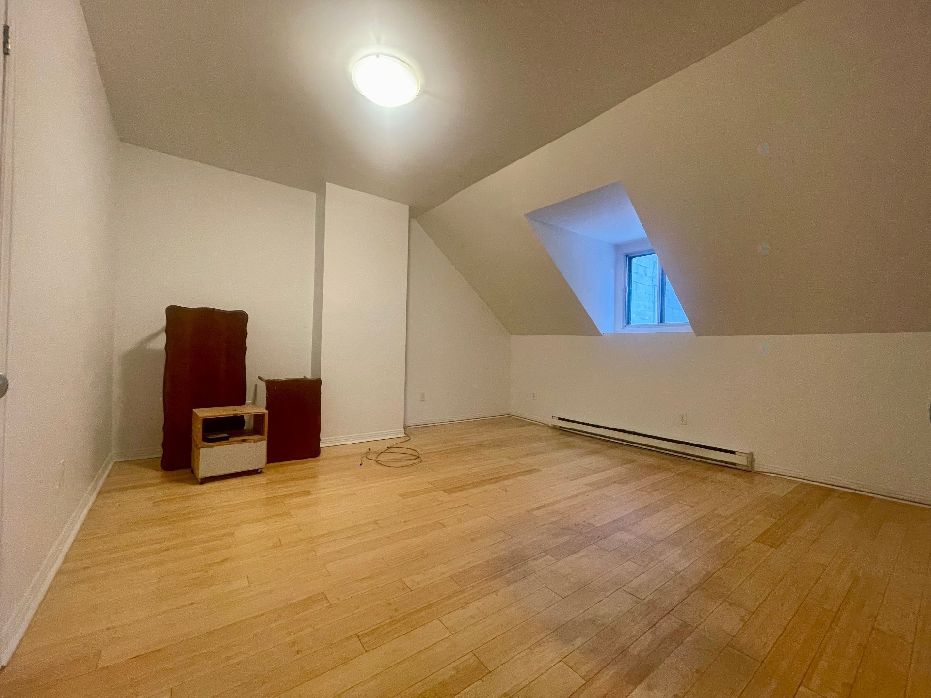 









1404


Rue St-Mathieu

, 3,
Montréal (Ville-Marie),




QC
H3H2H9

