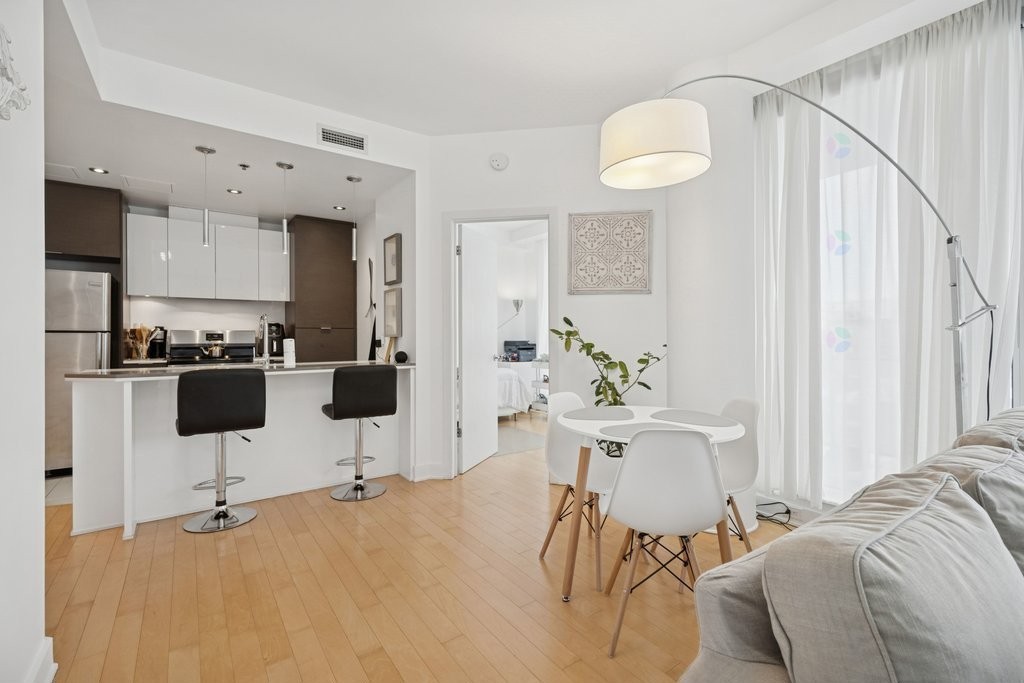 









185


Rue Laurier

, 505,
Gatineau (Hull),




QC
J8X0B2

