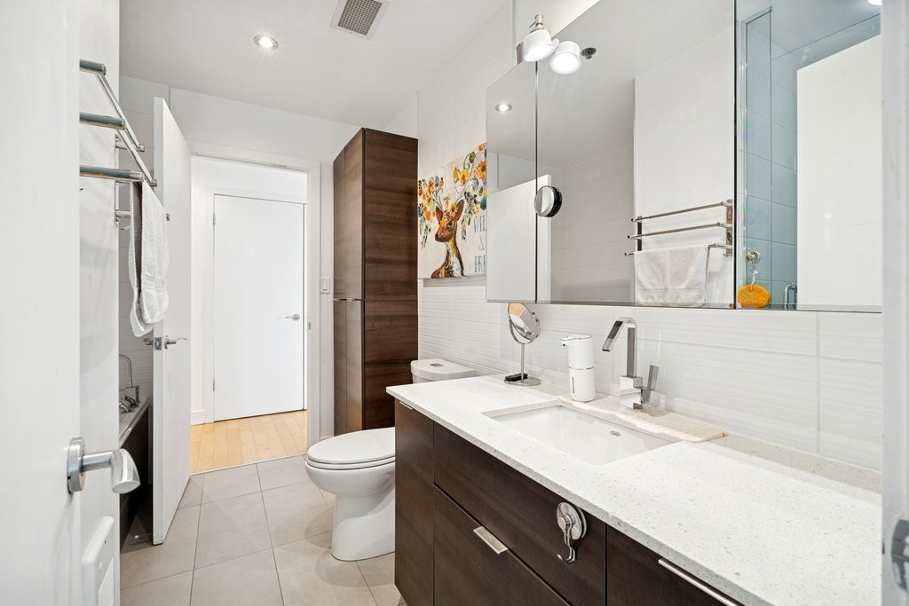 









185


Rue Laurier

, 505,
Gatineau (Hull),




QC
J8X0B2

