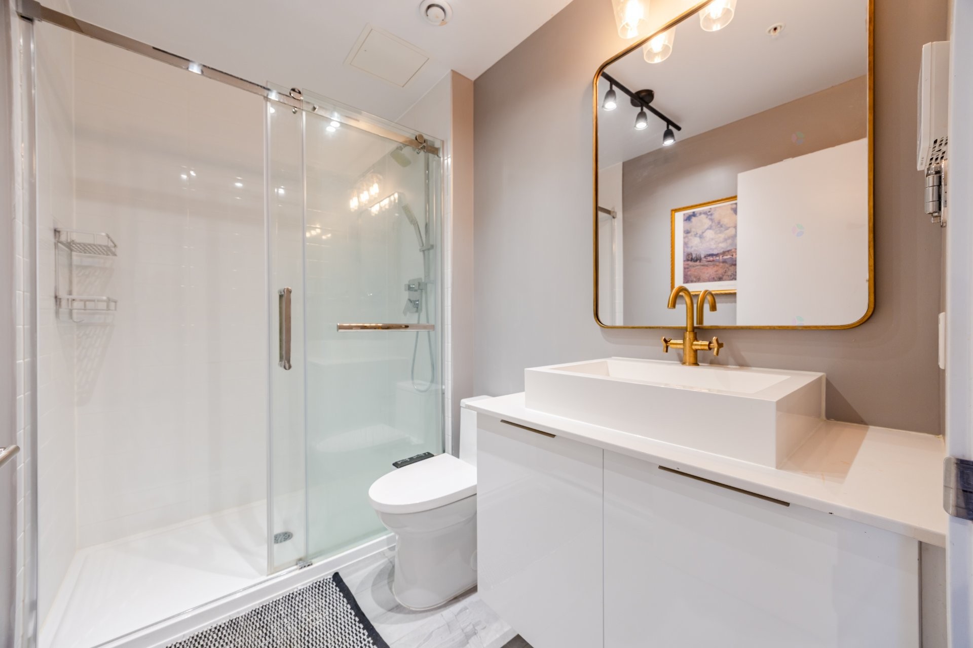 









2100


Boul. St-Laurent

, 603,
Montréal (Ville-Marie),




QC
H2X0E4

