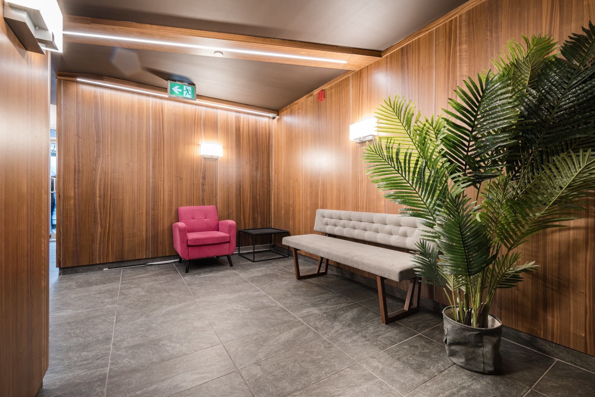 









2100


Boul. St-Laurent

, 603,
Montréal (Ville-Marie),




QC
H2X0E4

