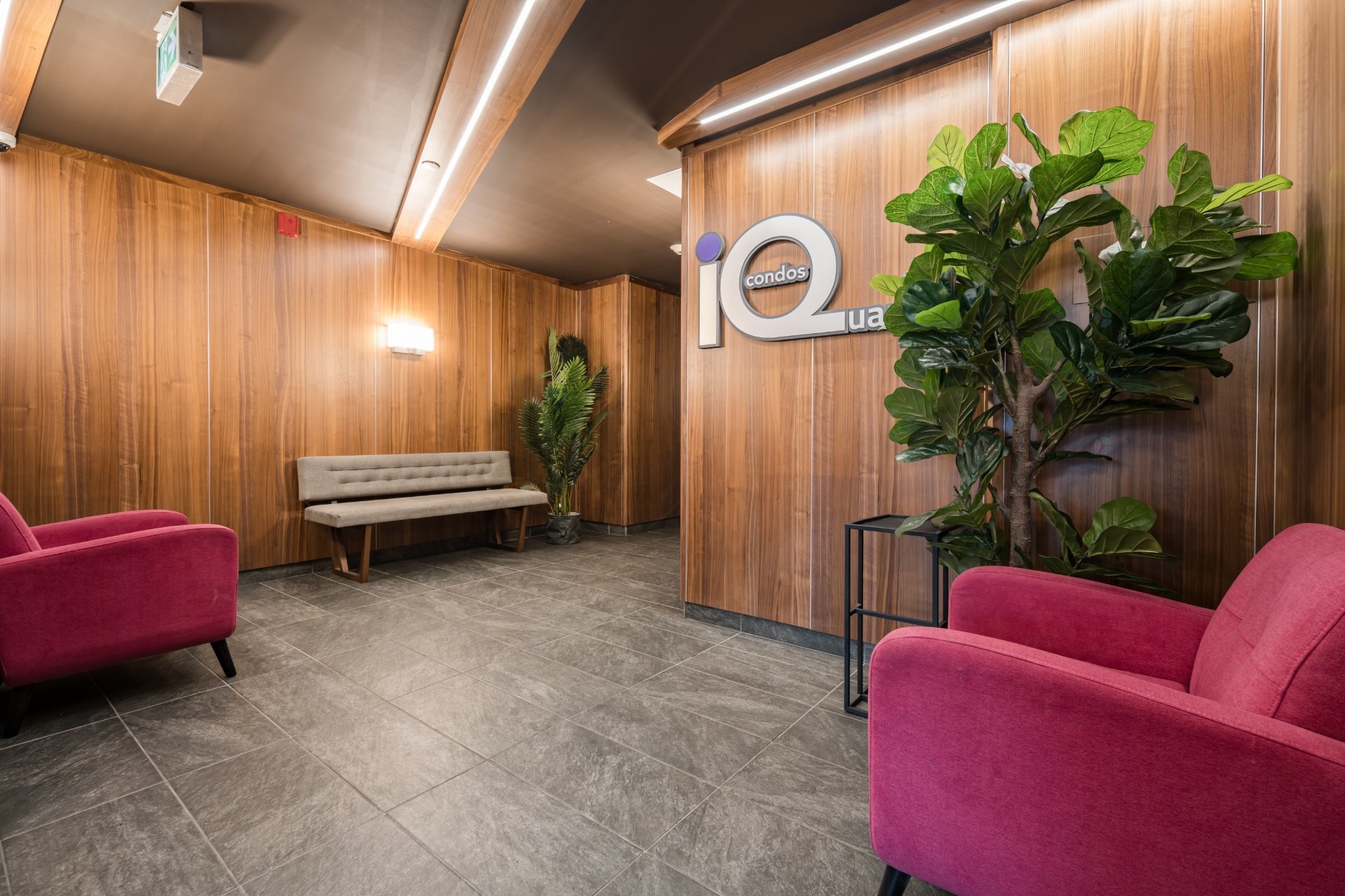 









2100


Boul. St-Laurent

, 603,
Montréal (Ville-Marie),




QC
H2X0E4

